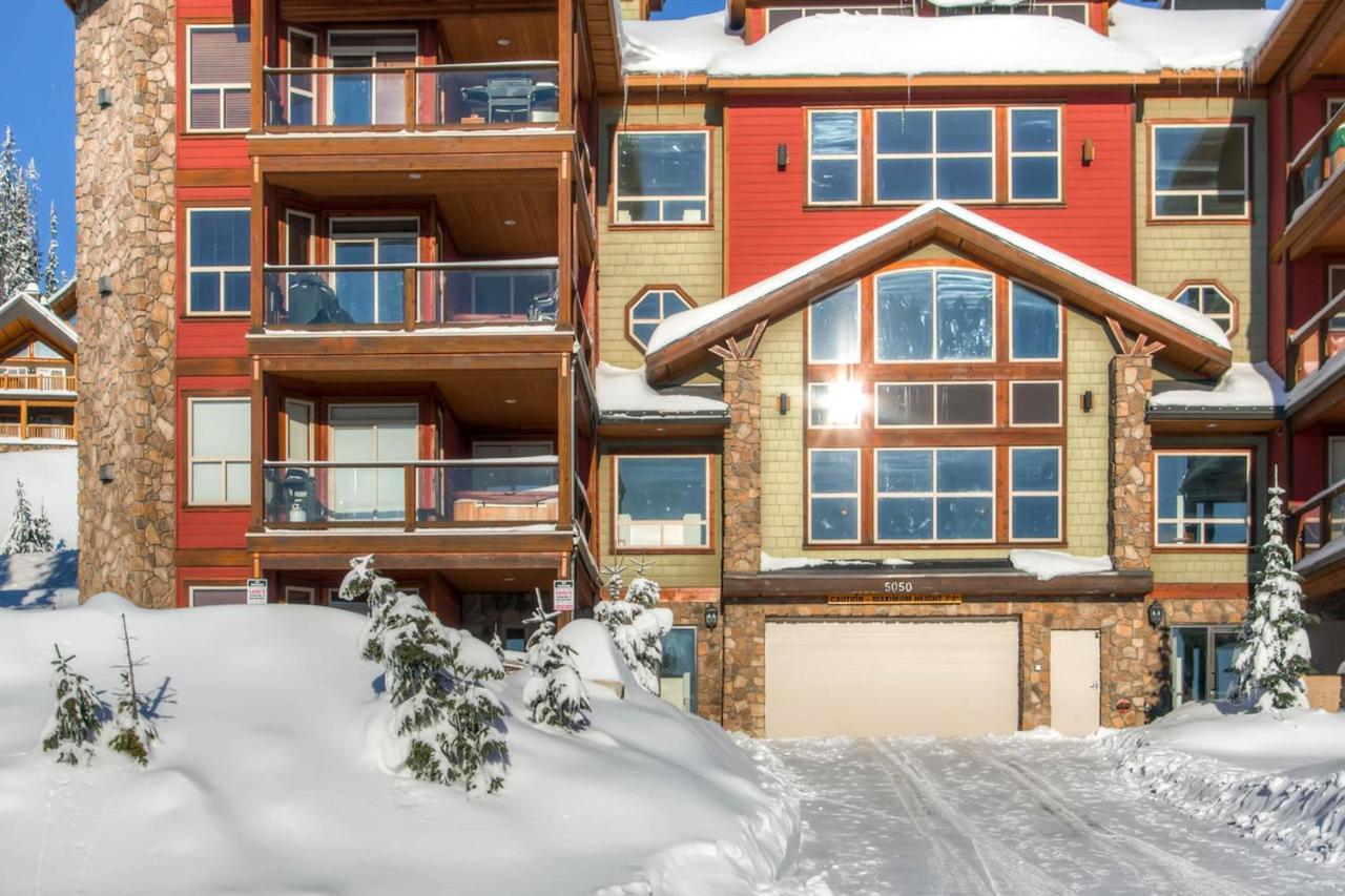 Snowbirds Villa Big White Ski Resort ภายนอก รูปภาพ